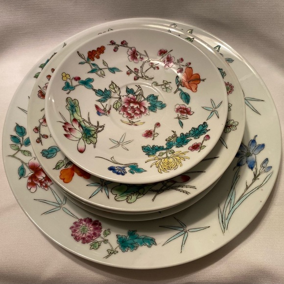 7 Chinese Famille Rose Plates w/ Flowers & Butterflies - Picture 2 of 12